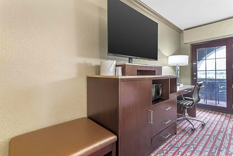 Best Western Plus Brookside Inn