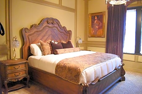 Luxury King Suite