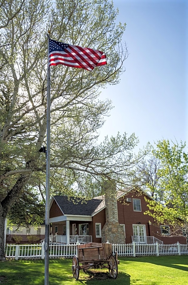 Silver Maple Inn and The Cain House Country Suites