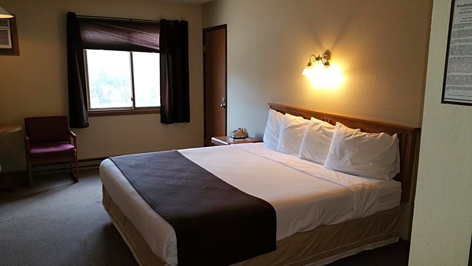 Woodland Inn & Suites