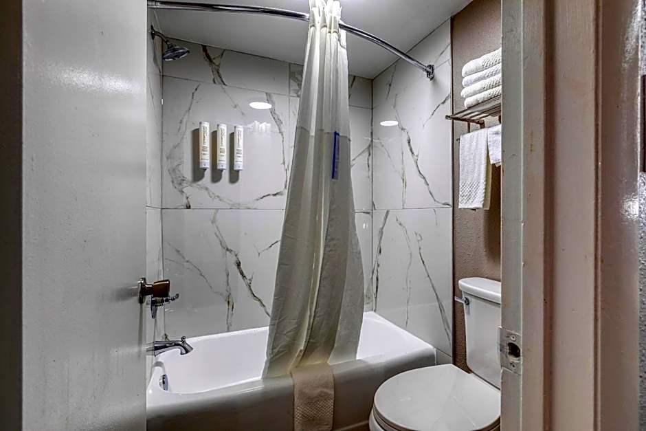 Clarion Pointe Decatur Downtown