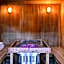 Front RIVER private BEACH 2 HOT TUBS 15 p SAUNA