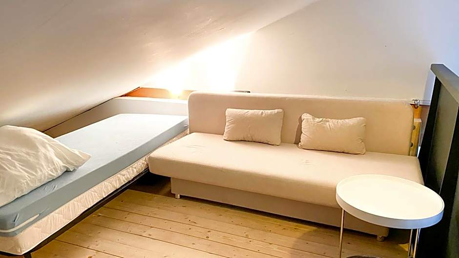 Hostel oder Ferienwohnung 1-16 Personen im BLAUEN HAUS