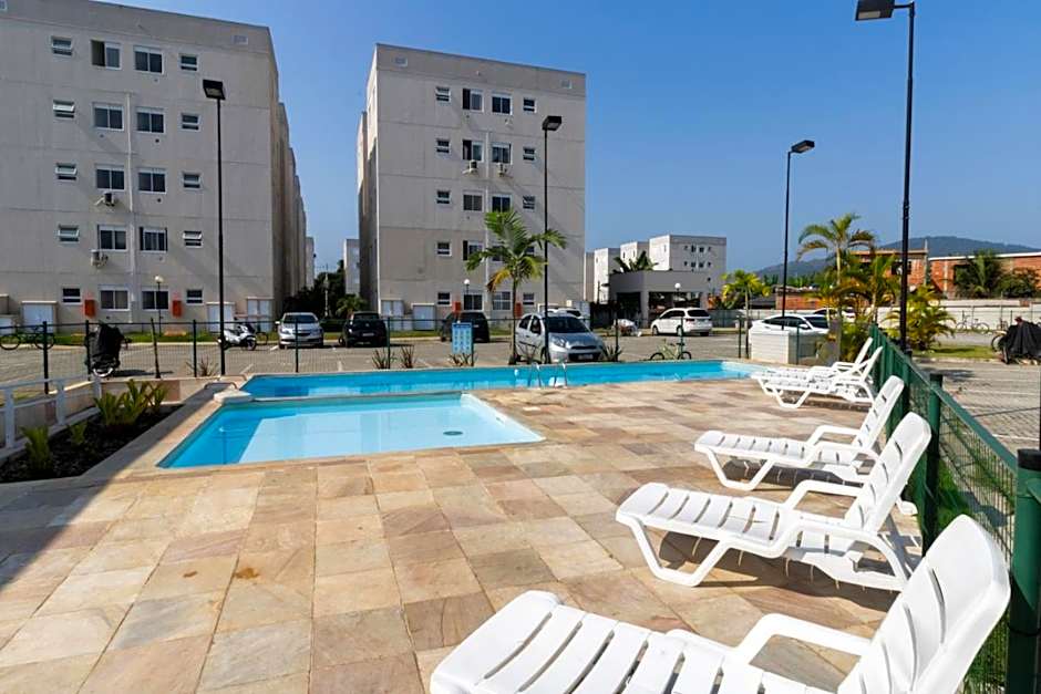 Apto c piscina e WiFi na Praia da Enseada -Guaruja