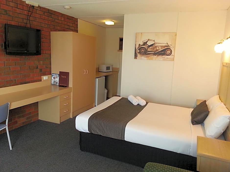 Big Valley Lakeside Paradise Motor Inn