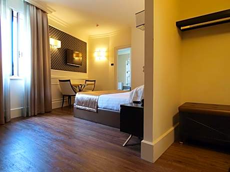 Deluxe Studio (2 Adults)