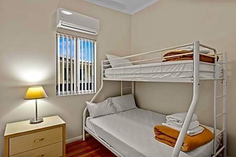 Superior 2 Bedroom Cabin - Sleeps 4