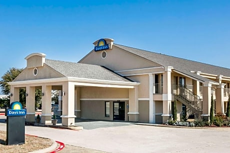 Days Inn by Wyndham McKinney
