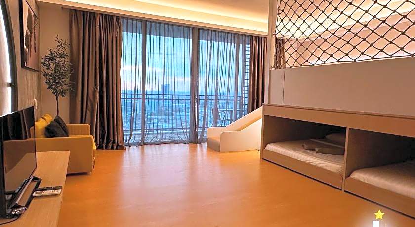 The Shore Hotel & Residences By La VISTA