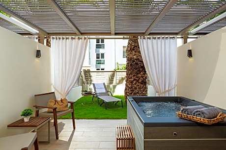 Superior Room with Outdoor Jetted Tub