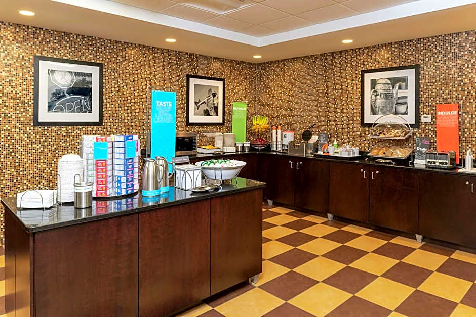 Hampton Inn & Suites Cleveland-Airport/Middleburg Heights