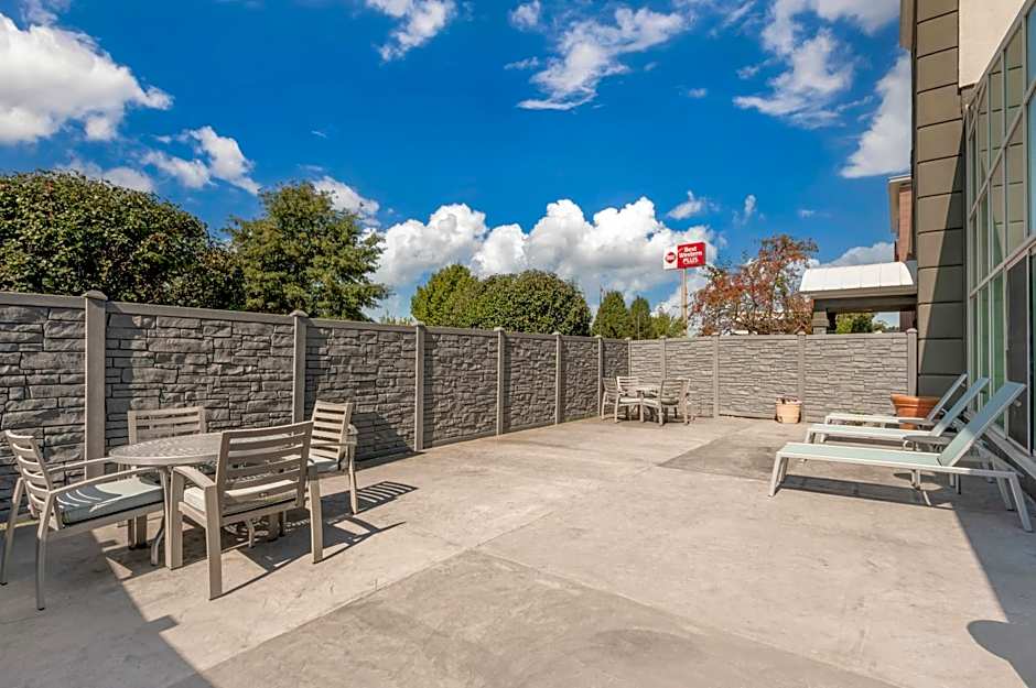 Best Western Plus Lafayette Hotel University Area