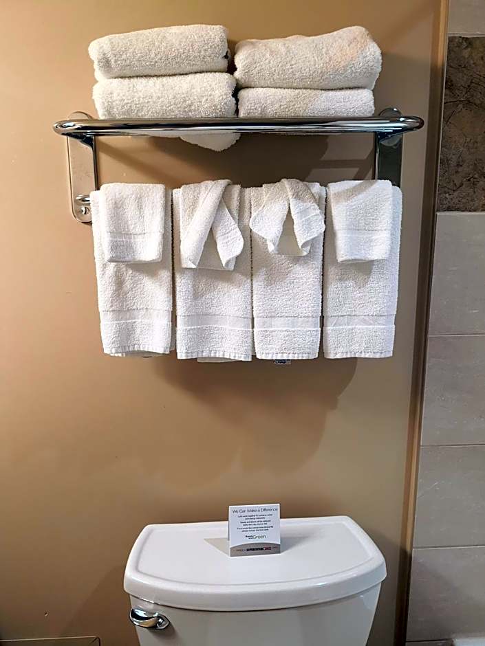 Quality Inn & Suites Hawkesbury