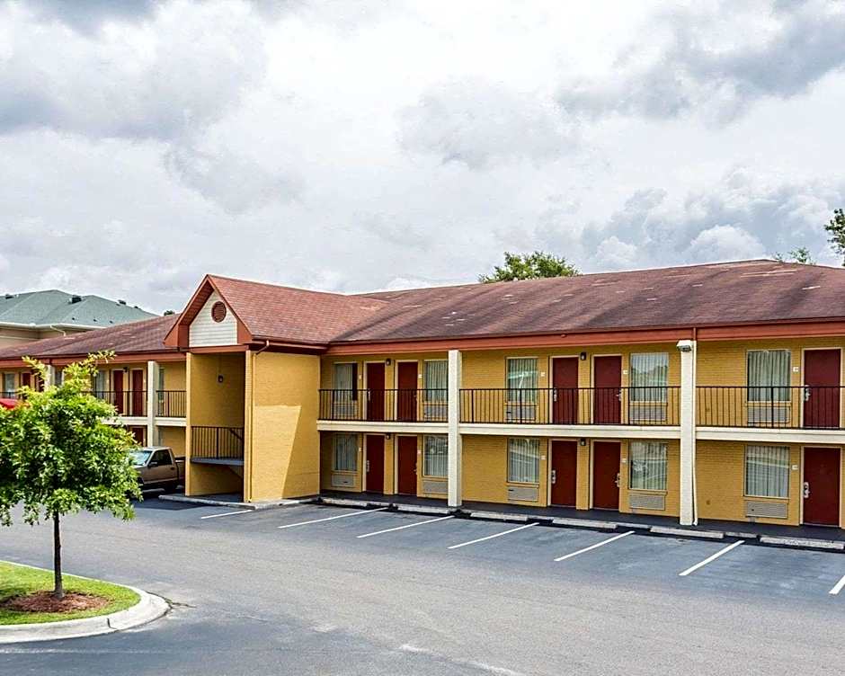 Econo Lodge Coliseum