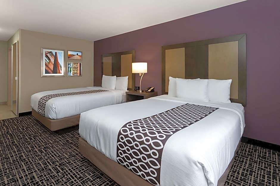 La Quinta Inn & Suites by Wyndham Wichita Airport
