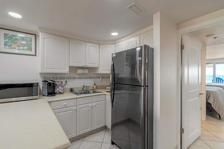 DBR Direct Oceanfront Condo, Daytona Beach, sleeps 4