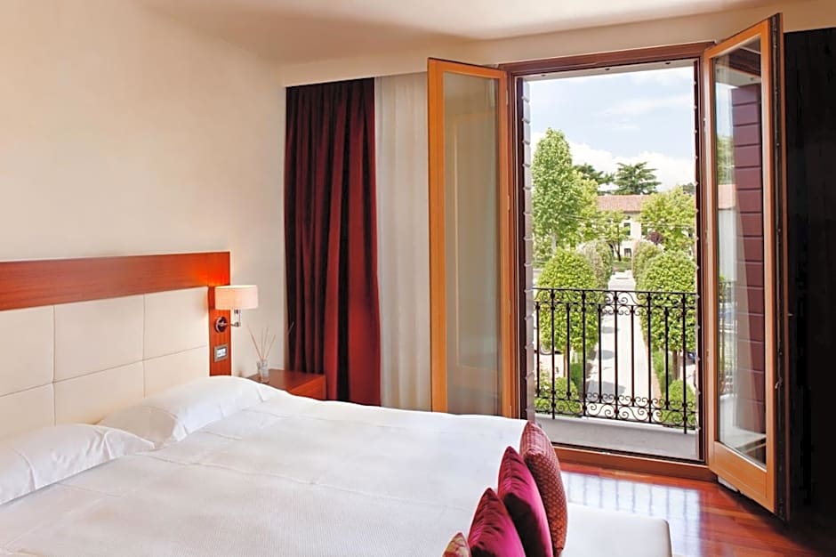 Al Tezzon Hotel