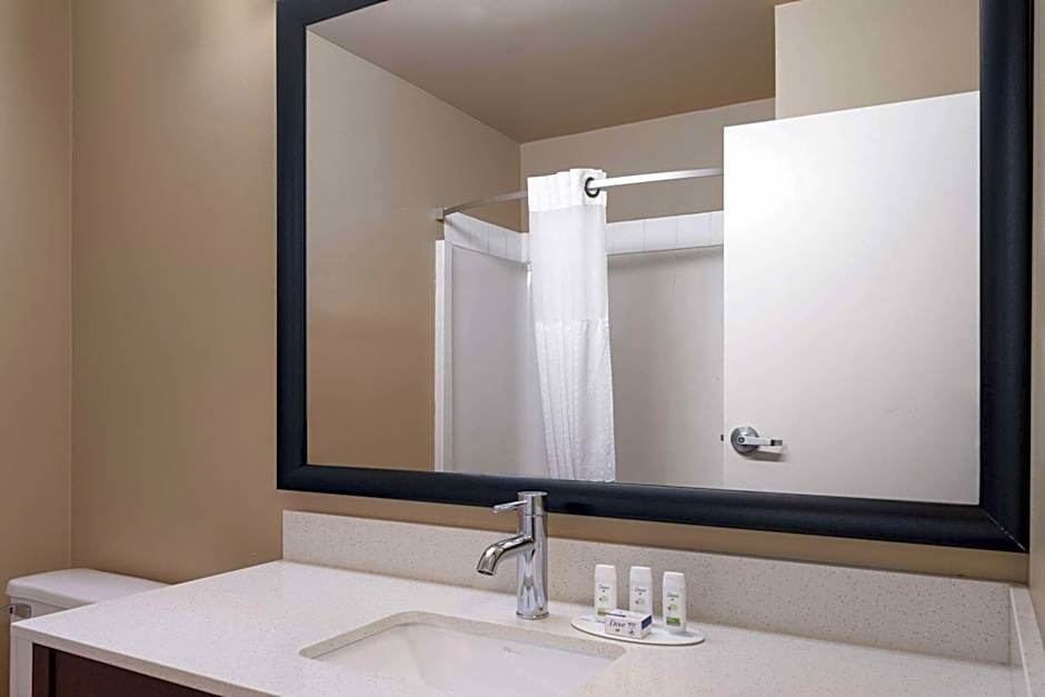 Super 8 by Wyndham Sherwood Park/Edmonton Area