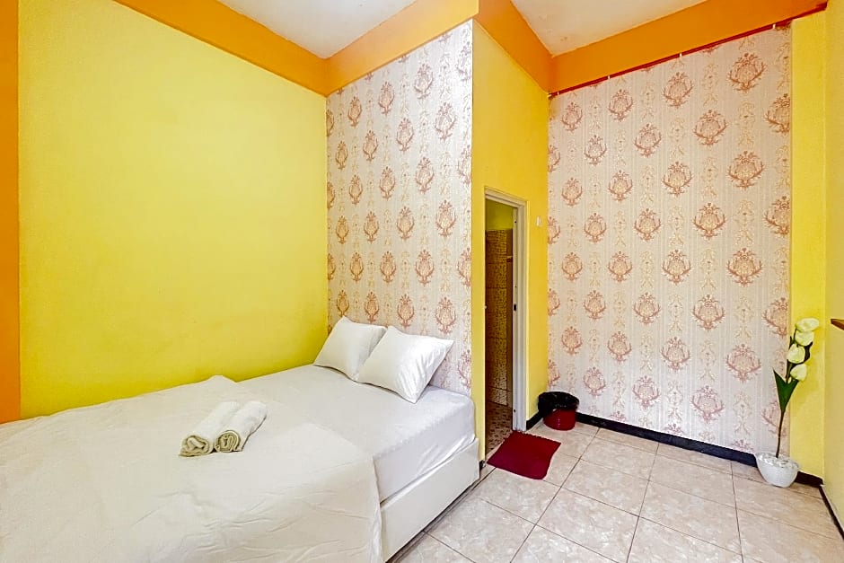 Sion Homestay Mitra RedDoorz near Terminal Kertajaya Mojokerto