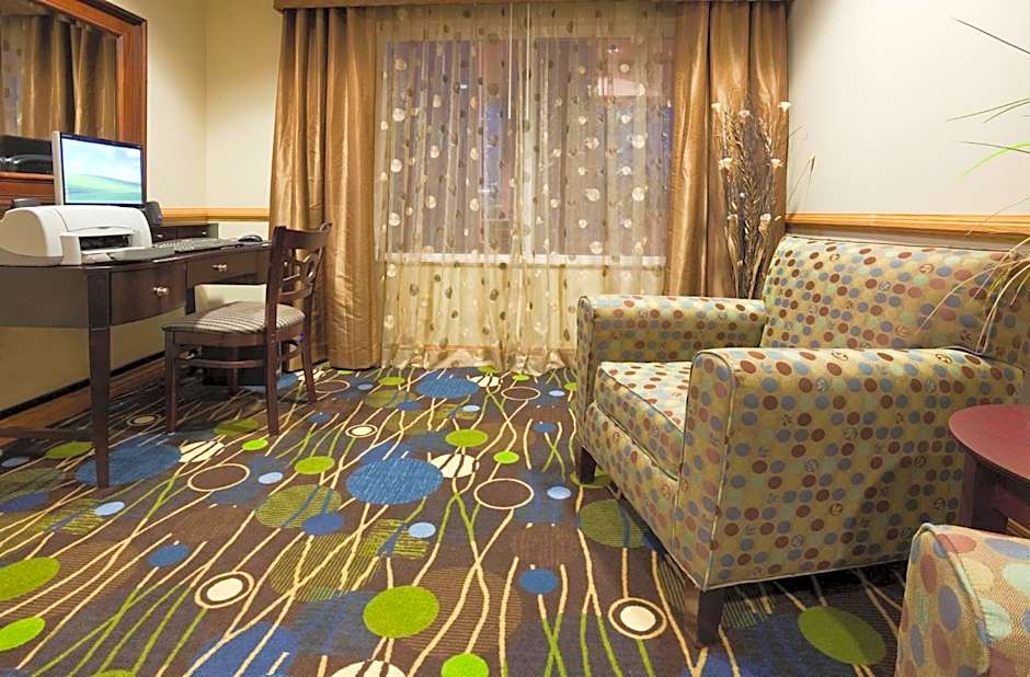 Holiday Inn Express Hotel & Suites Antigo By IHG