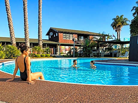 Teal Motor Lodge