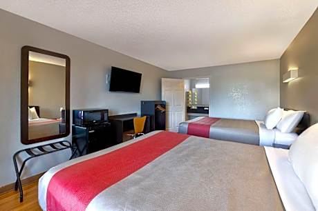 2 Queen Beds | Mobility Accessible Tub Nsmk