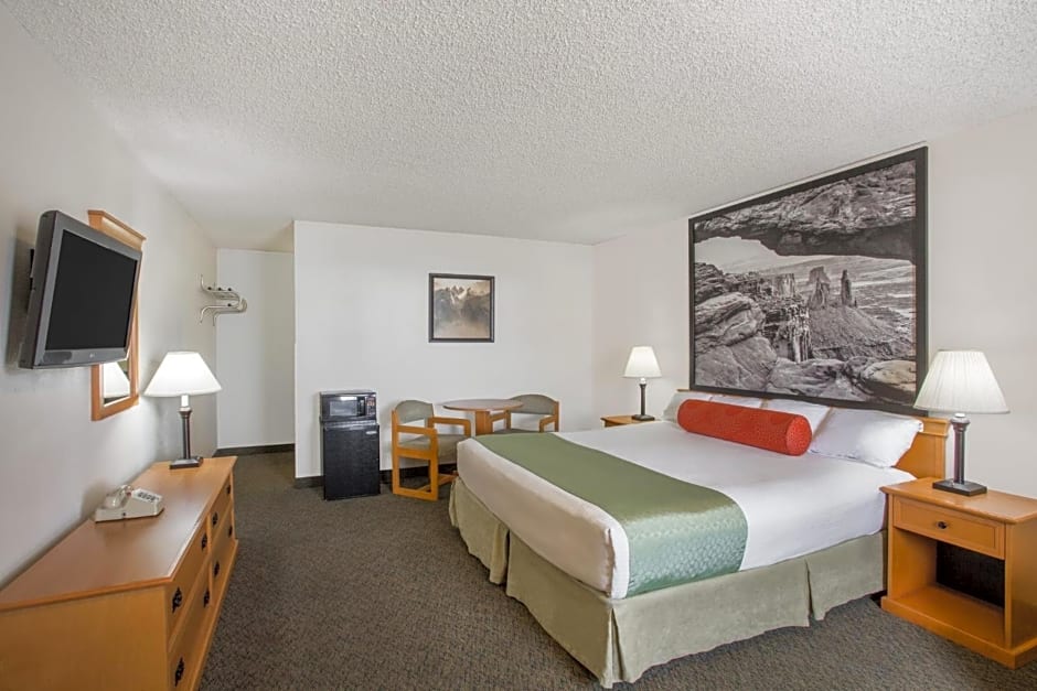 Super 8 by Wyndham Salina/Scenic Hills Area