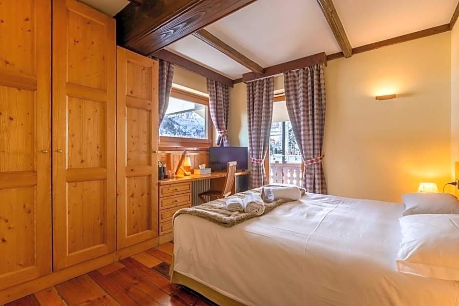 Shatush Hotel