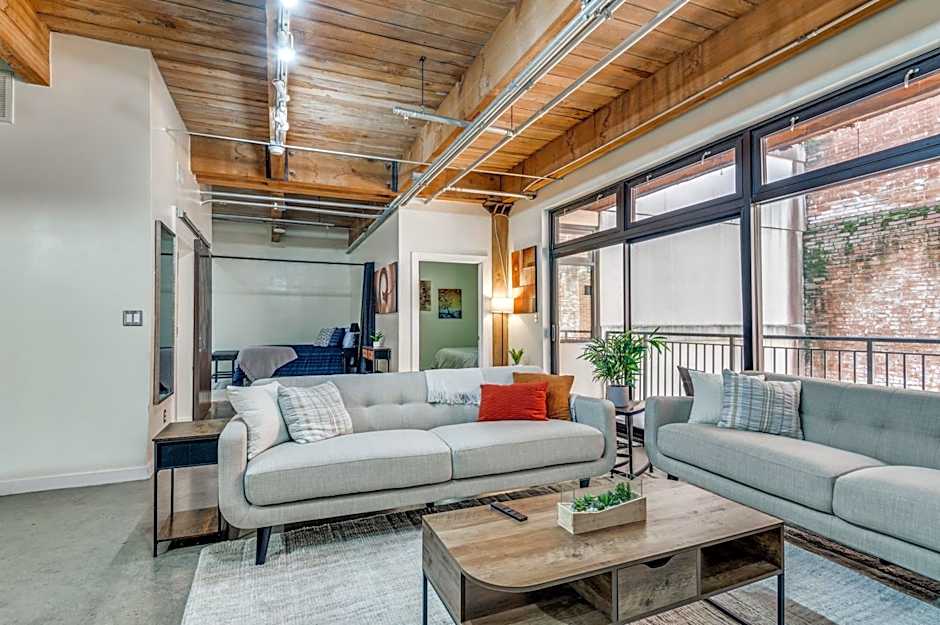 Downtown Dallas Condo - 2BR 1BA