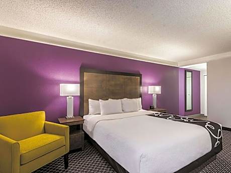 La Quinta Inn & Suites by Wyndham Cincinnati Sharonville