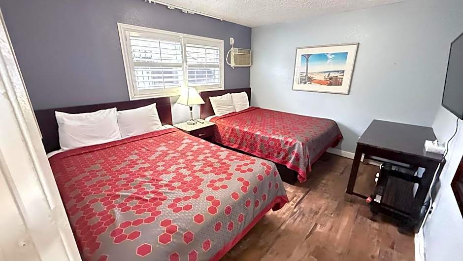 Fireside Inn By The Beach Boardwalk & Bowling