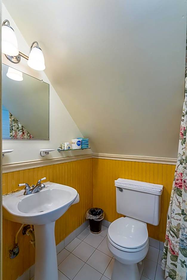 Cedars of Williamsburg Bed & Breakfast
