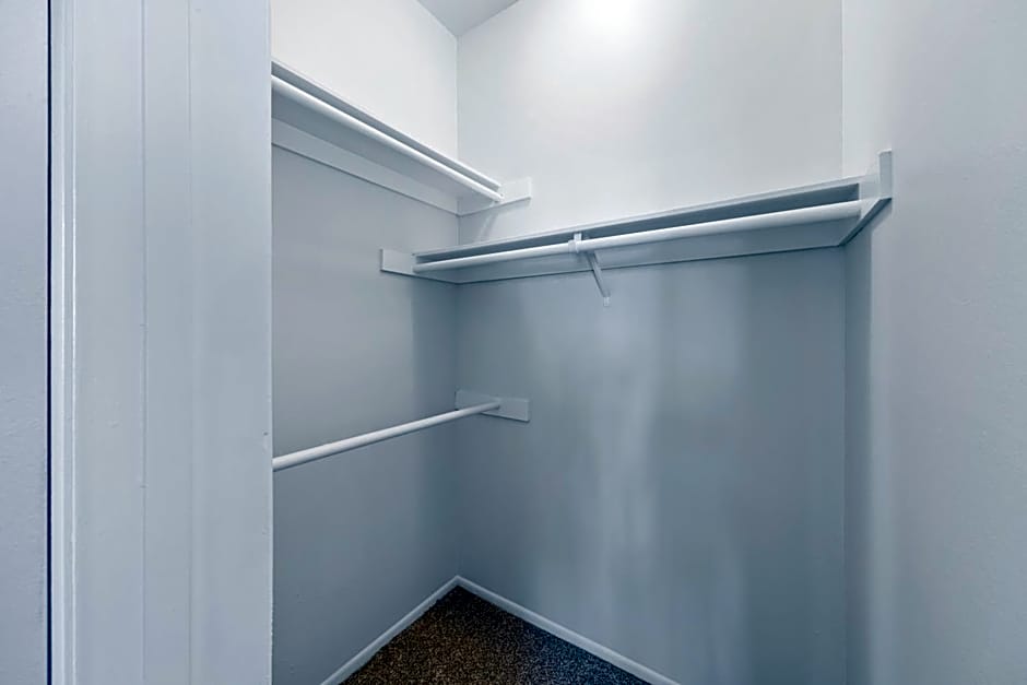 Beverly Hills 2 bed 2 bath Penthouse with Den and Parking 414