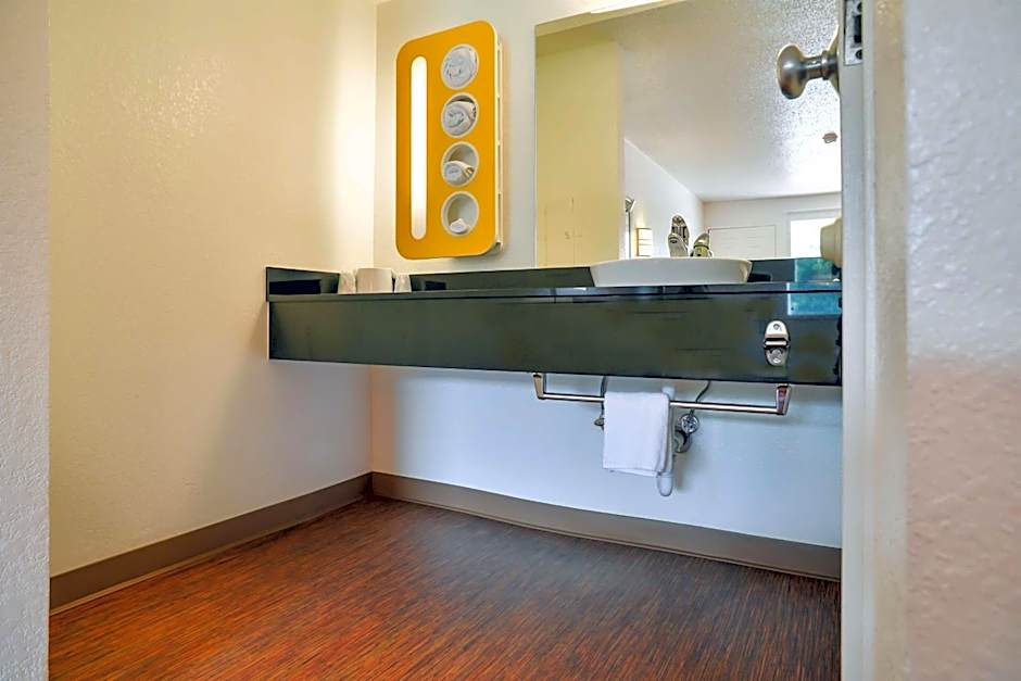 Motel 6-Saint Joseph, MO