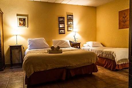 Classic Quadruple Room (4 Twin Beds)