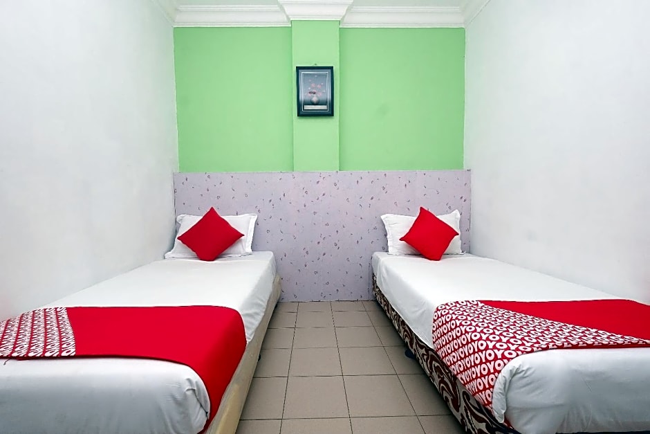 OYO 850 Gold Star Hotel