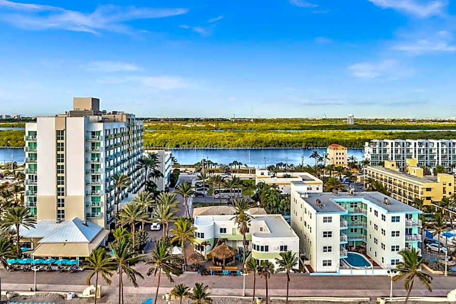 Panoramic beachfront Suite