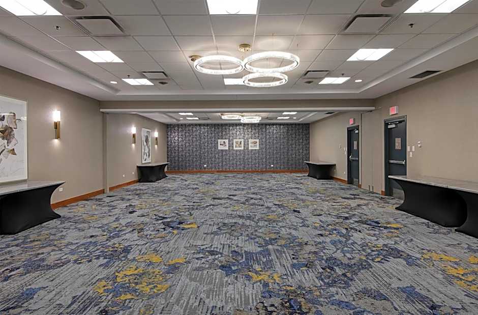 DoubleTree by Hilton West Edmonton