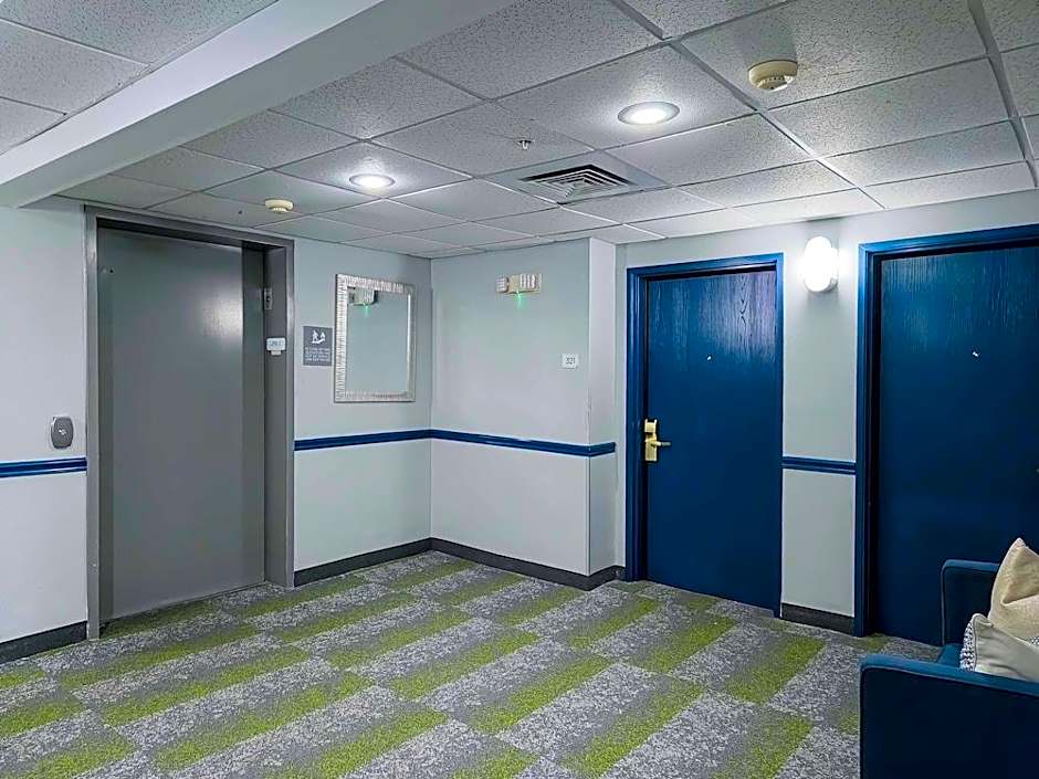 Sleep Inn & Suites East Chase