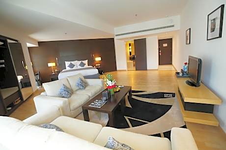 Avenue Suite with Luxury Lounge