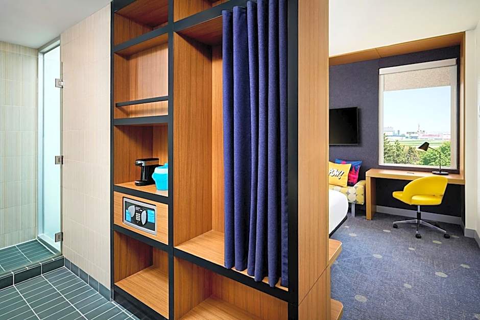 Aloft Montreal Airport