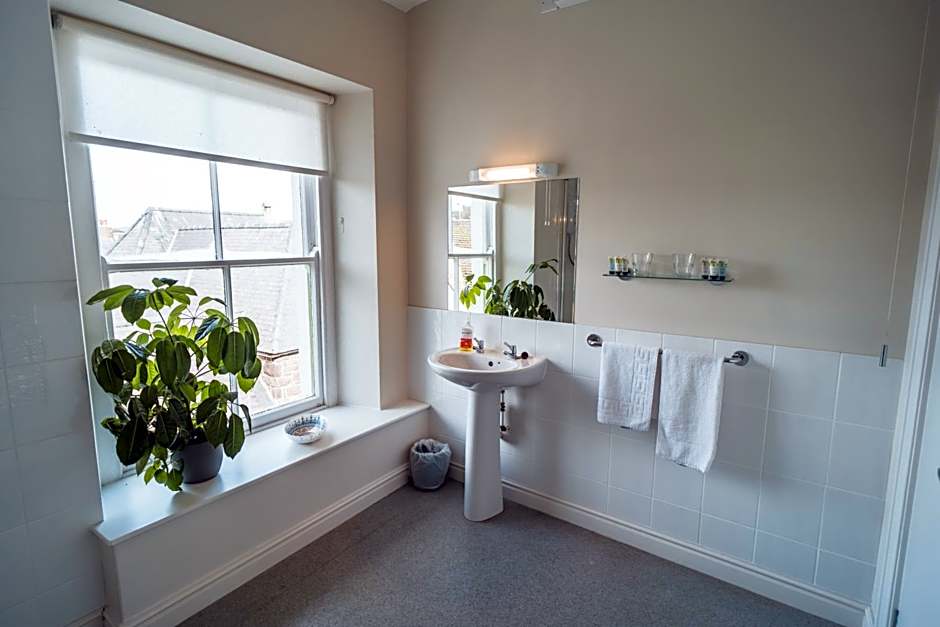 Johnny Dough's Conwy with Rooms