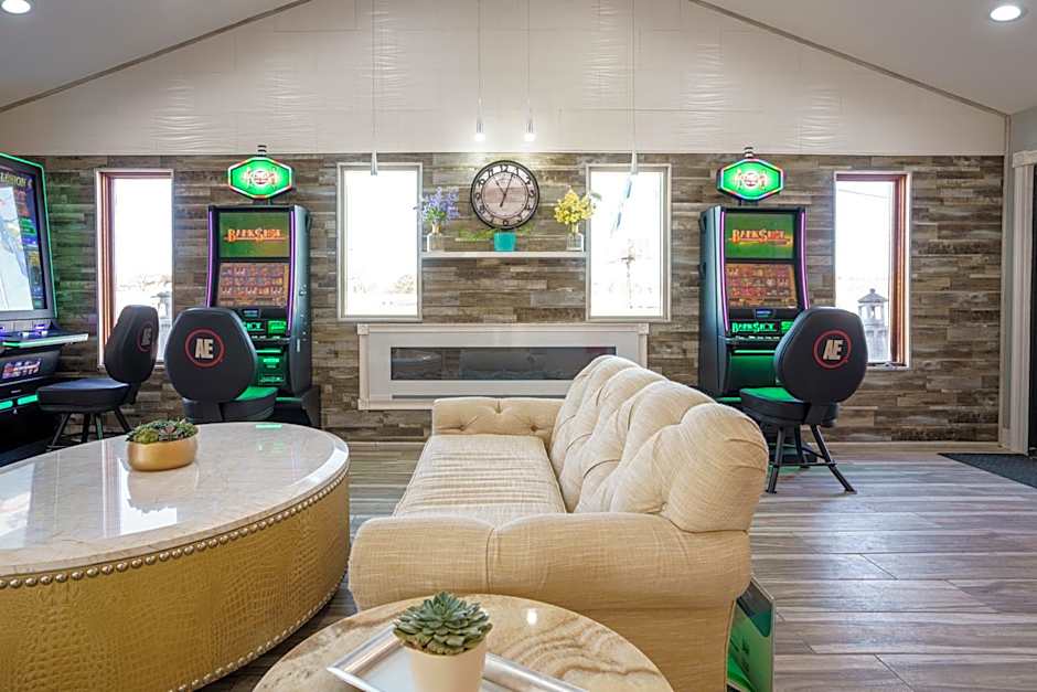 Dragonfly Inn & Suites