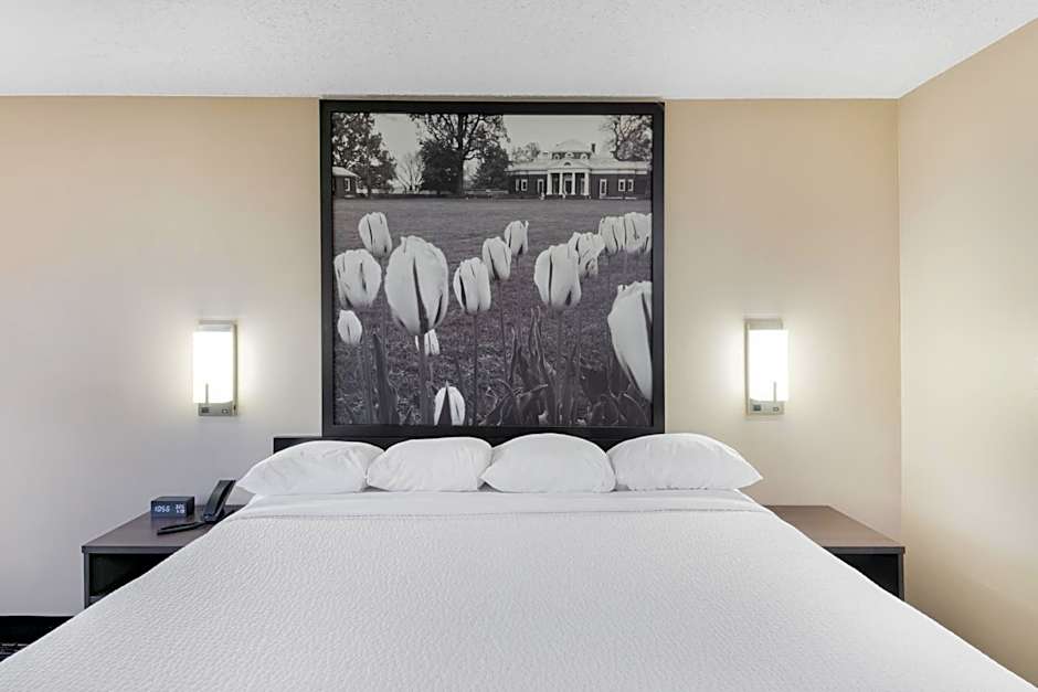 Super 8 by Wyndham Charlottesville