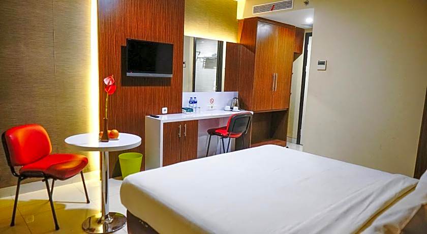 Empress Hotel Makassar City Center by LIFE