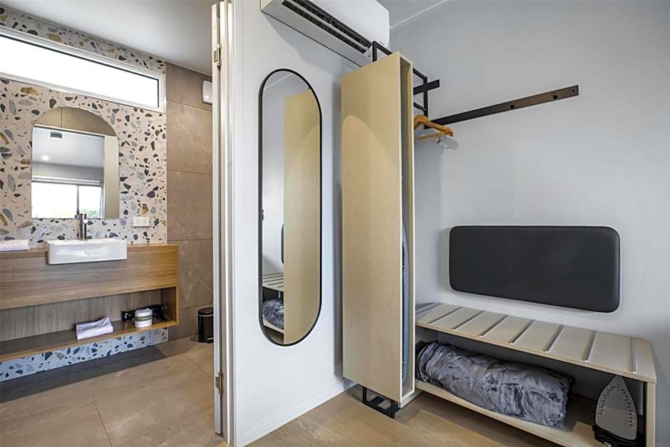 Nightcap at Queens Beach Hotel