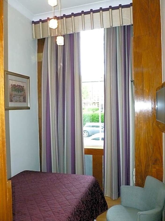 Photo 1 of 7 of Single Room