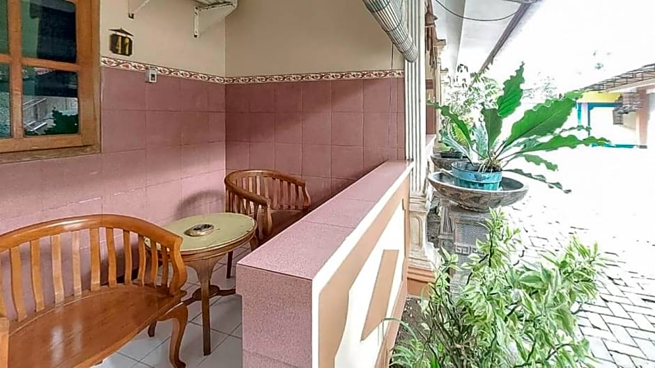 Hotel Shinta 1 near Stasiun Kertosono Mitra RedDoorz