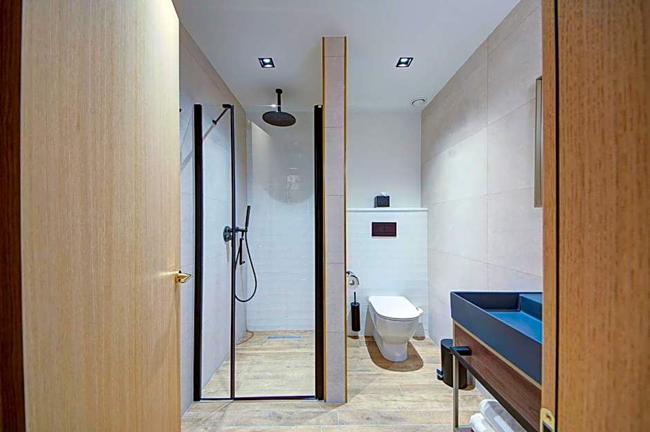 Land's End, Boutique Hotel