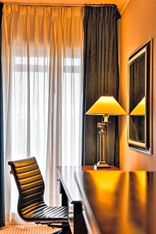 Deluxe Room, 1 Queen Bed, Non Smoking